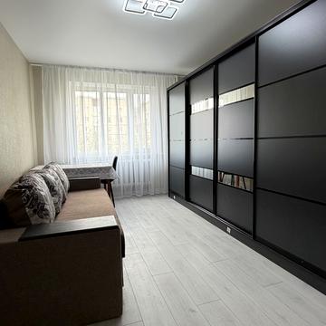 Захисників України вул., 12