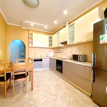 Гната Хоткевича вул. (Червоногвардійська), 12