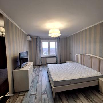 Академіка Глушкова просп., 9-Є