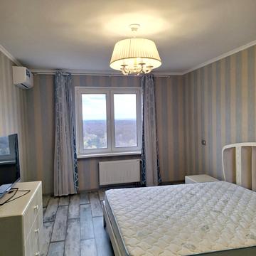 Академіка Глушкова просп., 9-Є