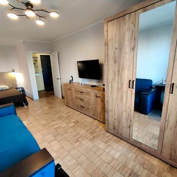 Стадіонна вул., 14