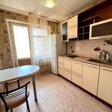 Менахем-Мендл Шнеєрсона вул. (Мініна), 7