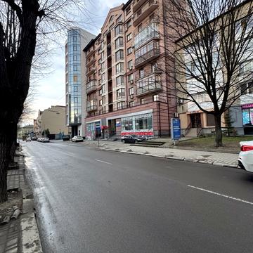 Чорновола вул., 11а