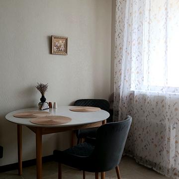 Приозерний бульв., 5