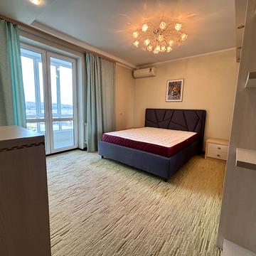 Дніпровська набережна вул., 1-А