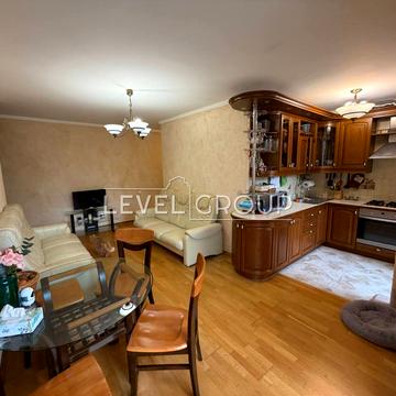 Валерія Лобановського просп. (Червонозоряний), 35