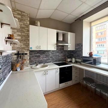 Подільська вул., 147/1