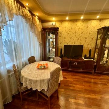 Єреванська вул., 13