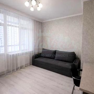 Анни Ахматової вул., 22