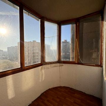 Червоної Калини просп. (Володимира Маяковського), 72