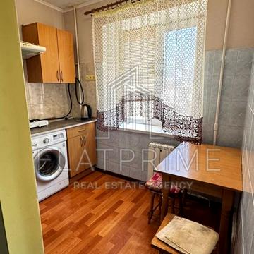 Монтажників вул., 1