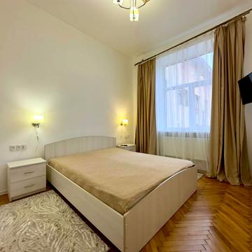 Академіка Володимира Гнатюка вул. (), 3