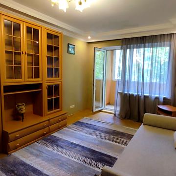 Академіка Корольова вул., 86