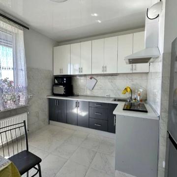 Михайлівська вул., (Будинок 1)