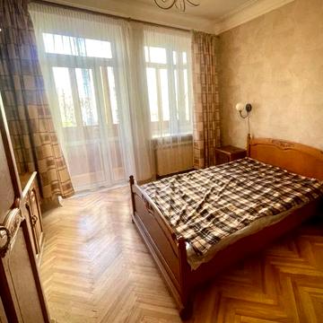 Шовкуненка вул., 4