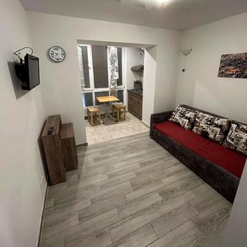 Зброярська вул., 7