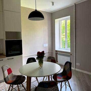 Кримська вул., 8