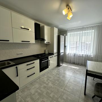 Мостобудівників вул., 18