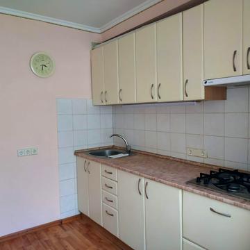 Мілютенка вул., 7