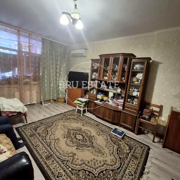 Анни Ахматової вул., 22