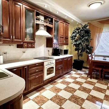 Михайла Котельникова вул., 33