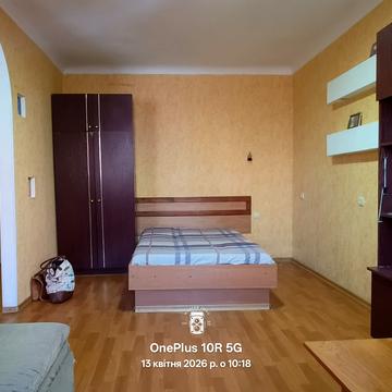 Старий Поділ вул., 8