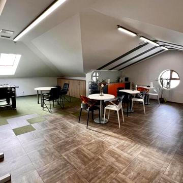 Петра Сагайдачного вул., 33