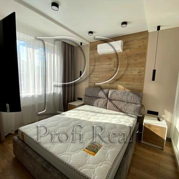 Машинобудівників вул., 27