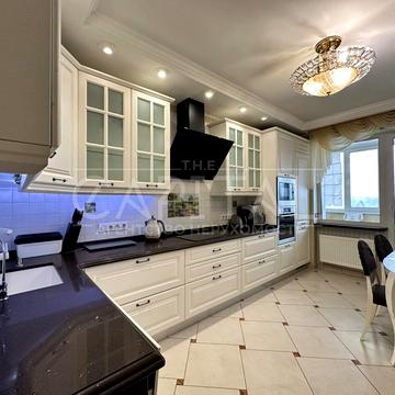 Йорданська вул. (Лайоша Гавро), 1