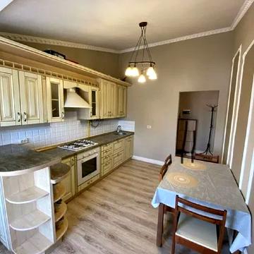 Купальська вул., 5