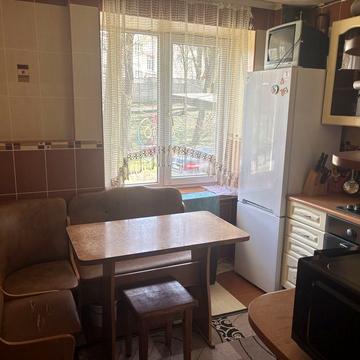 Молодіжна вул., 7