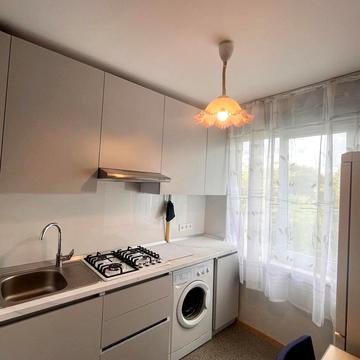 Наукова вул., 82