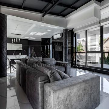 Київська вул., 82