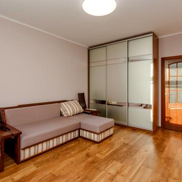 Воскресенська вул., 14-Д