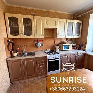 Корабелів просп., 12