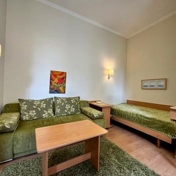 Євгена Коновальця вул. (), 43