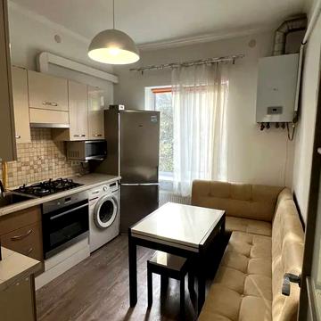 Скляна вул., 7