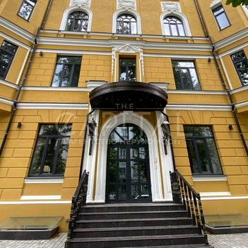 Івана Франка пл., 1