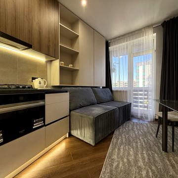 Героїв Небесної Сотні просп., (Будинок 20/10)