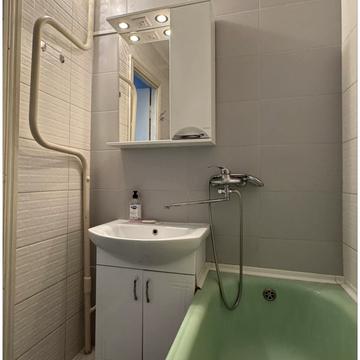 Андрія Мельника вул., 8