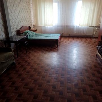 Гостинна вул., 1