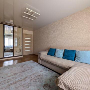 Князя Романа проїзд, 13