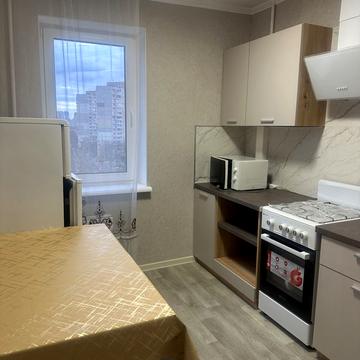 Тростянецька вул., 12