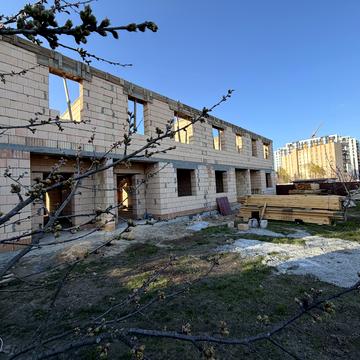 Левка Ревуцького вул., 1