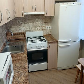 Зелена вул., 12