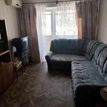 Варненська вул., 18