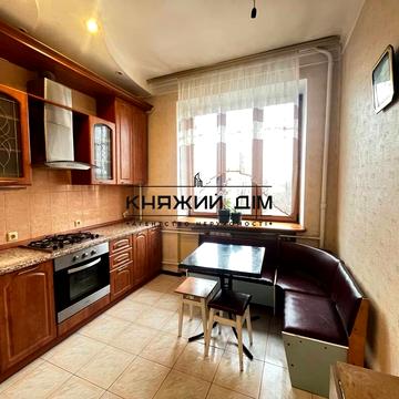 Авіаконструктора Антонова вул., 3