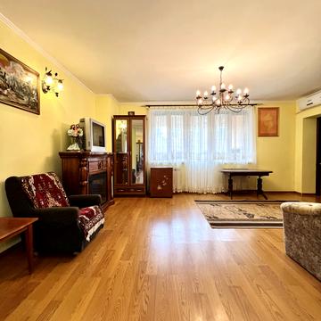 Андрея Шептицького вул., 5