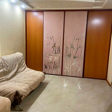 Будівельників вул., 4