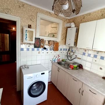 Камянецька вул., 104